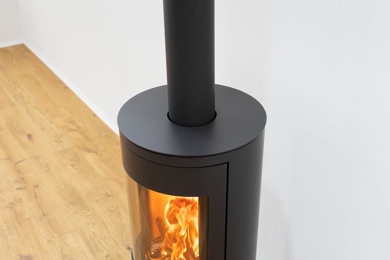 Kaminofen-Juhnberg-Ludwig-6kW-2.jpg